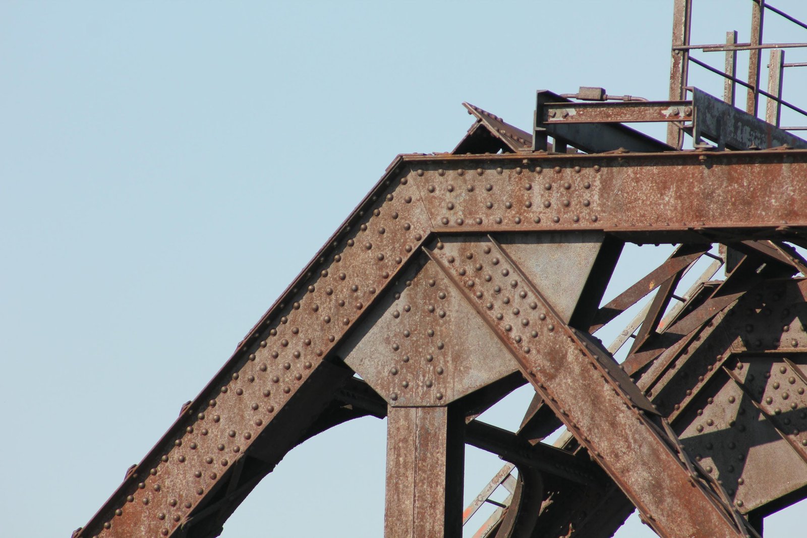 Upper angle connection